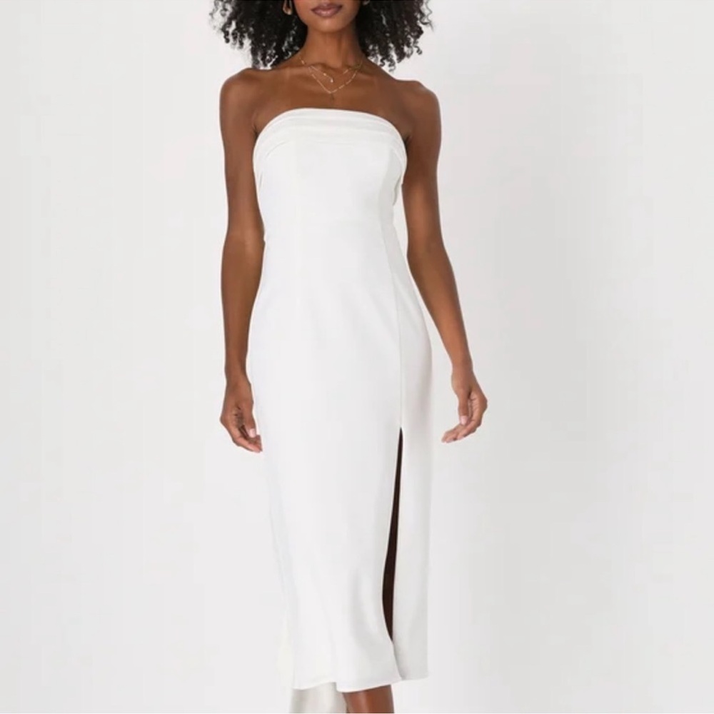 Lulus Strapless White with Detachable bow‼️NWT‼️